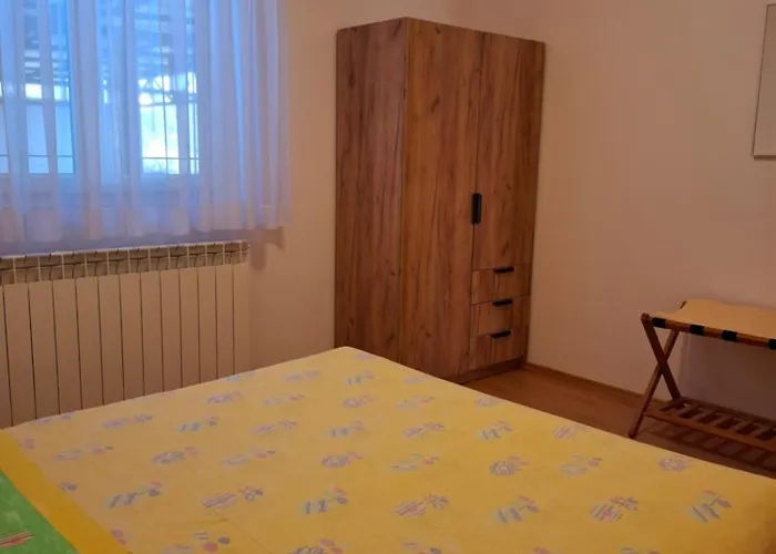 Kras Apartment *