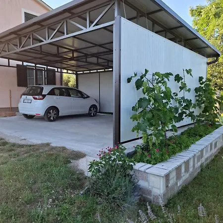 Apartment Kras *